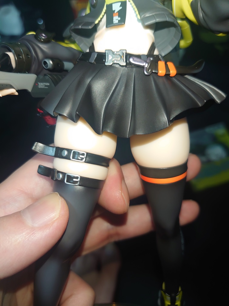 アンビー ふともも