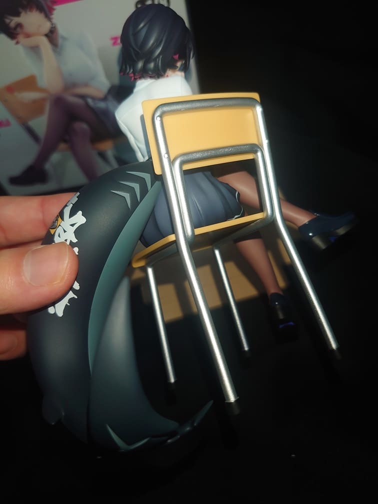 エレン　フィギュア　椅子